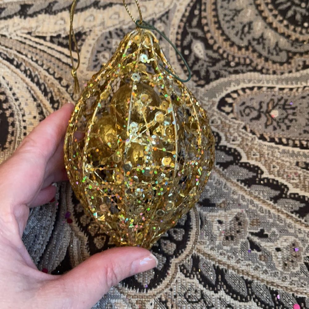 FOUR ORNAMENTS inside one! - Picture 3 of 4